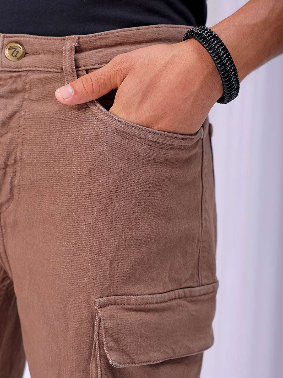 Men's Solid Relaxed Fit Cargo Shorts - Image 6