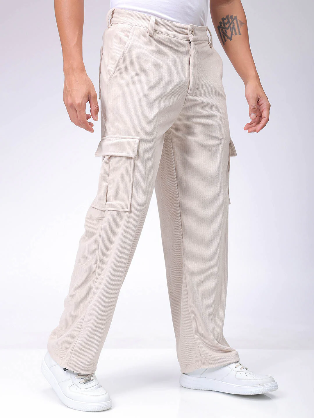 Men's Off White Baggy Fit Textured Utility Cargo - Image 4