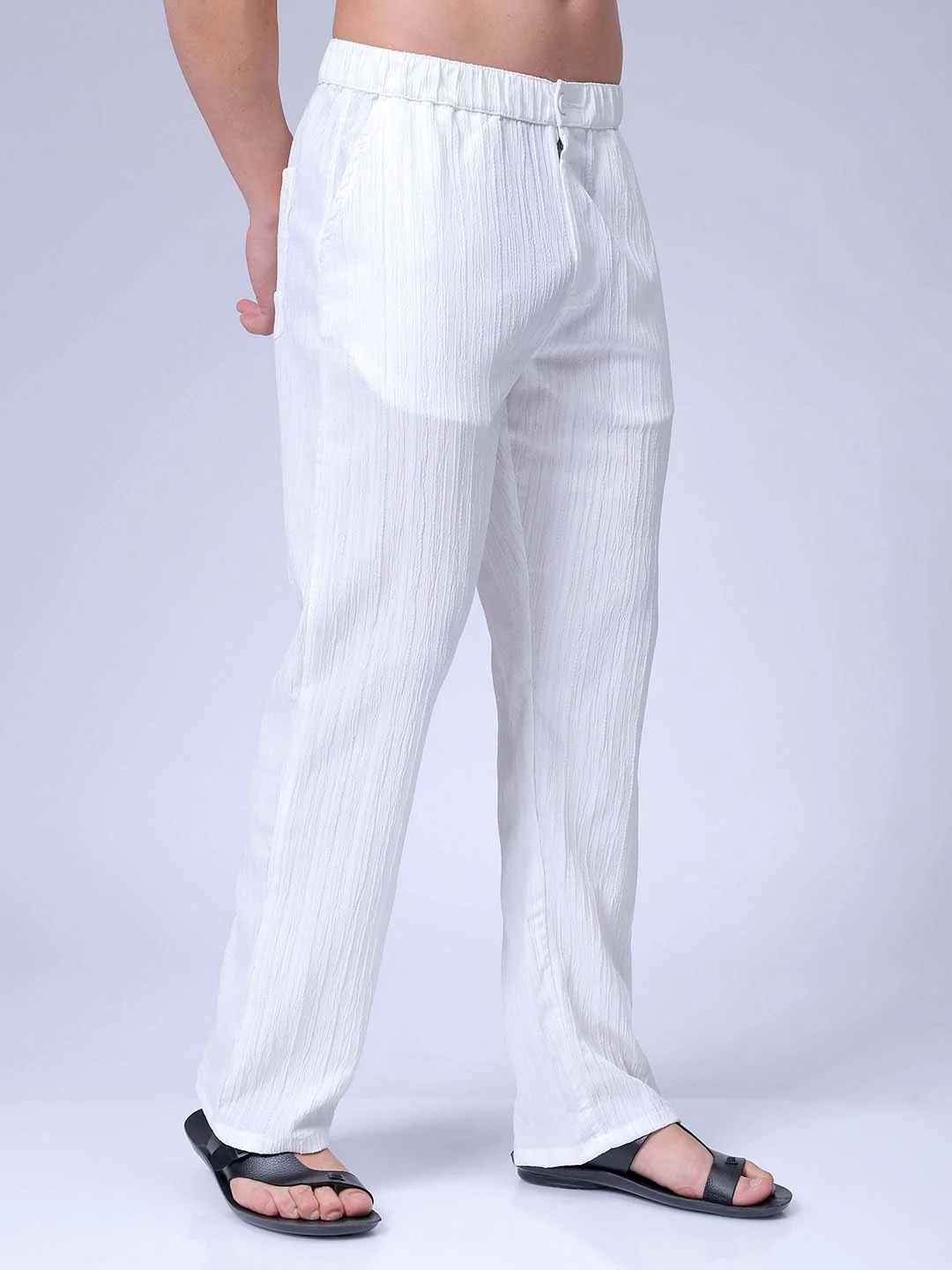 Men's White Loose Fit Textured Resort Wear Trouser - Image 4