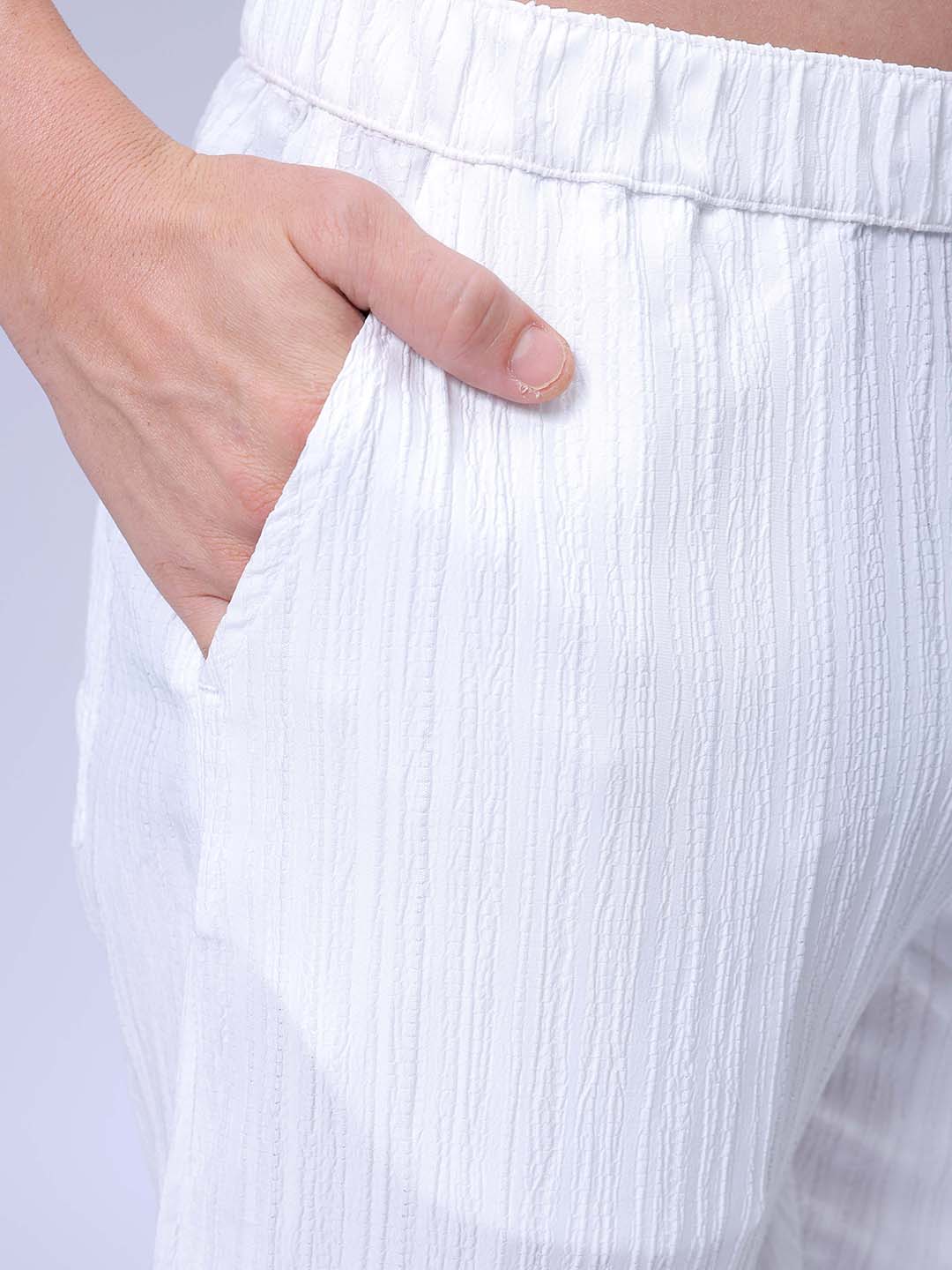 Men's White Loose Fit Textured Resort Wear Trouser - Image 8