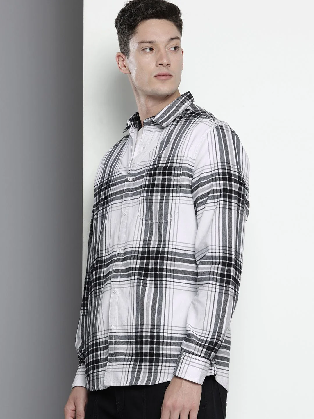 Men's White Regular Fit Printed Casual Shirt - Image 2