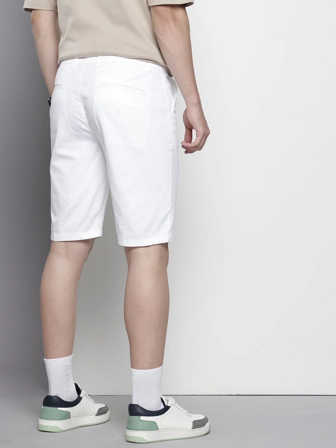 Men's White Regular Fit Solid Casual Shorts - Image 4
