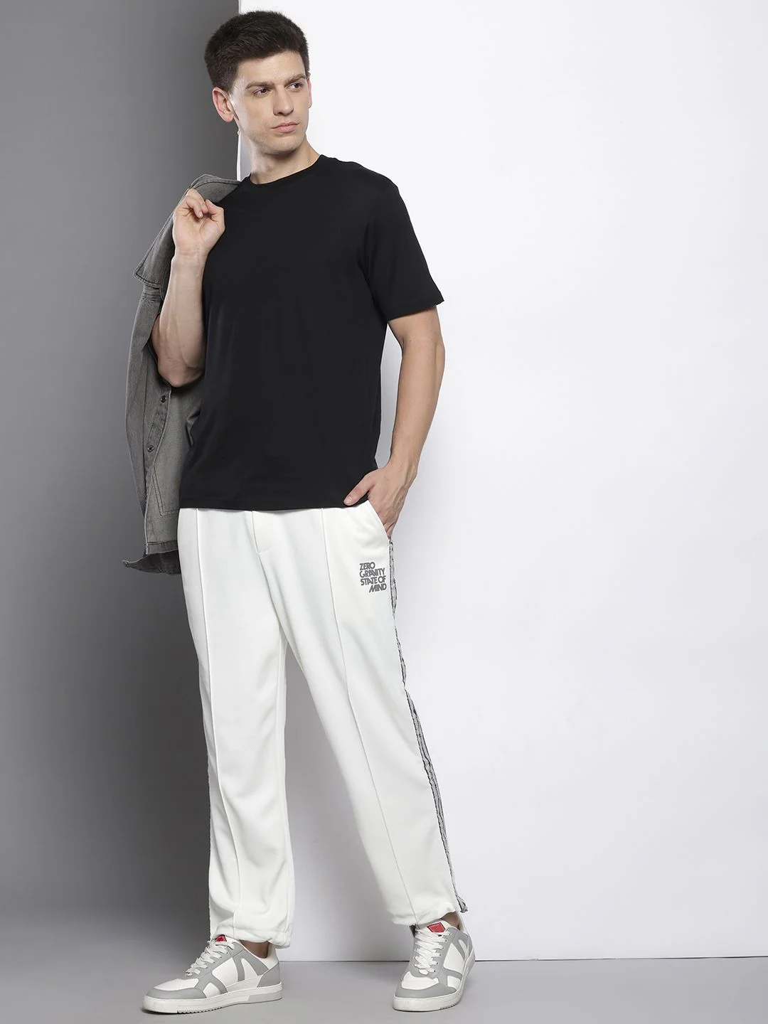 Men's White Relaxed Fit Printed Street Wear Jogger - Image 4