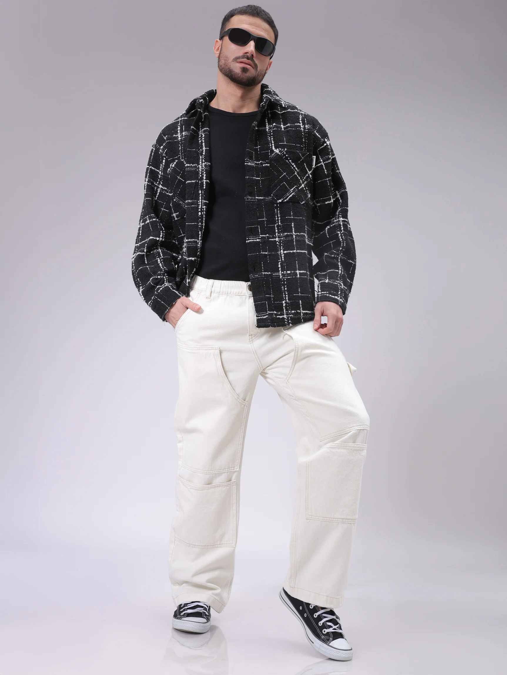 Men's Off White Relaxed Fit Patched Casual Jeans - Image 4