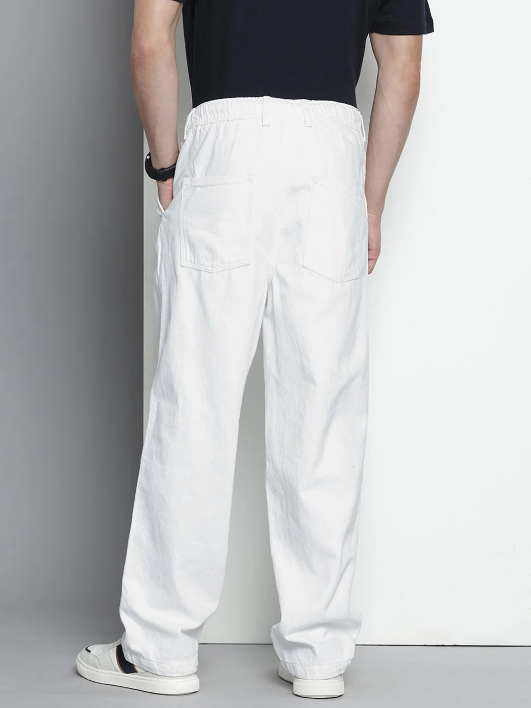 Men's White Relaxed Fit Solid Utility Jeans - Image 4