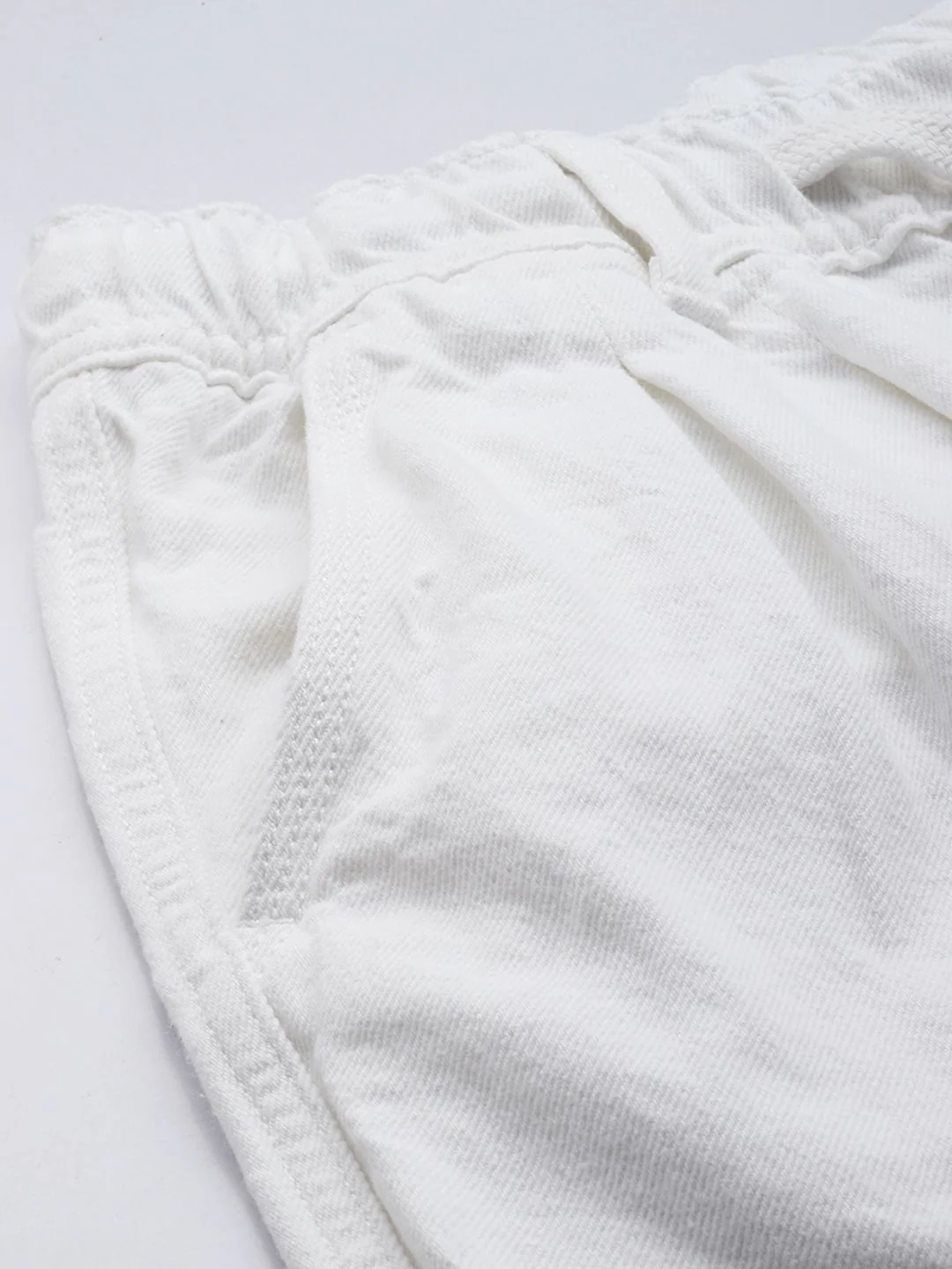 Men's White Relaxed Fit Solid Utility Jeans - Image 6
