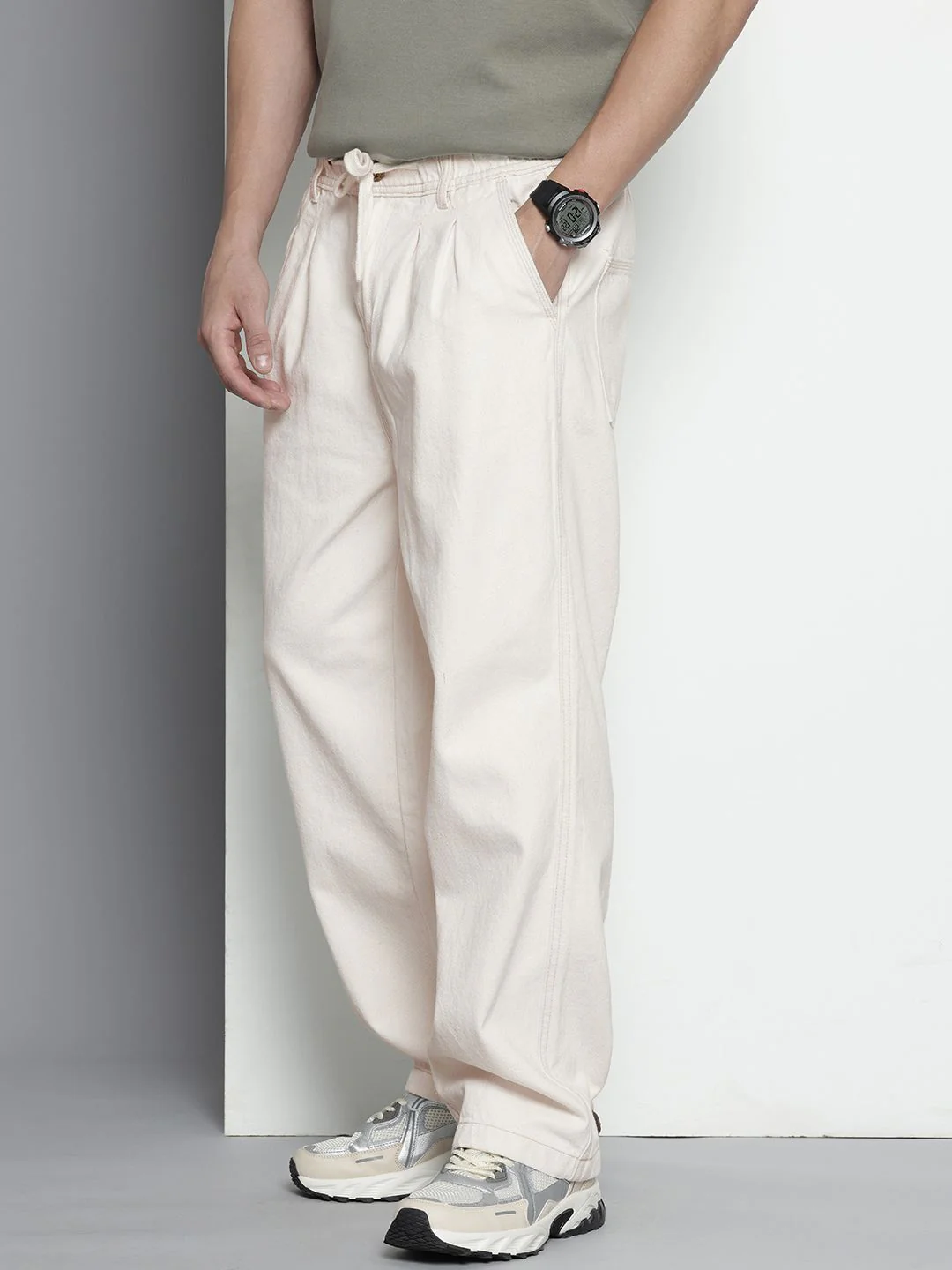 Men's Off White Relaxed Fit Solid Utility Jeans - Image 3