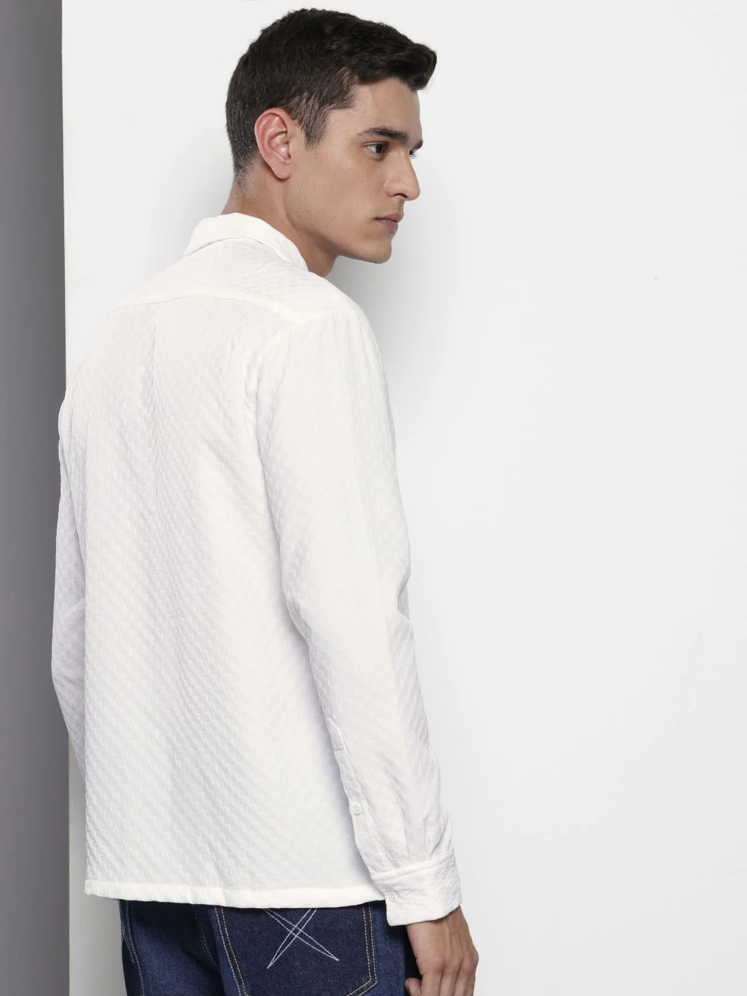 Men's White Relaxed Fit Solid Textured Shirt - Image 4