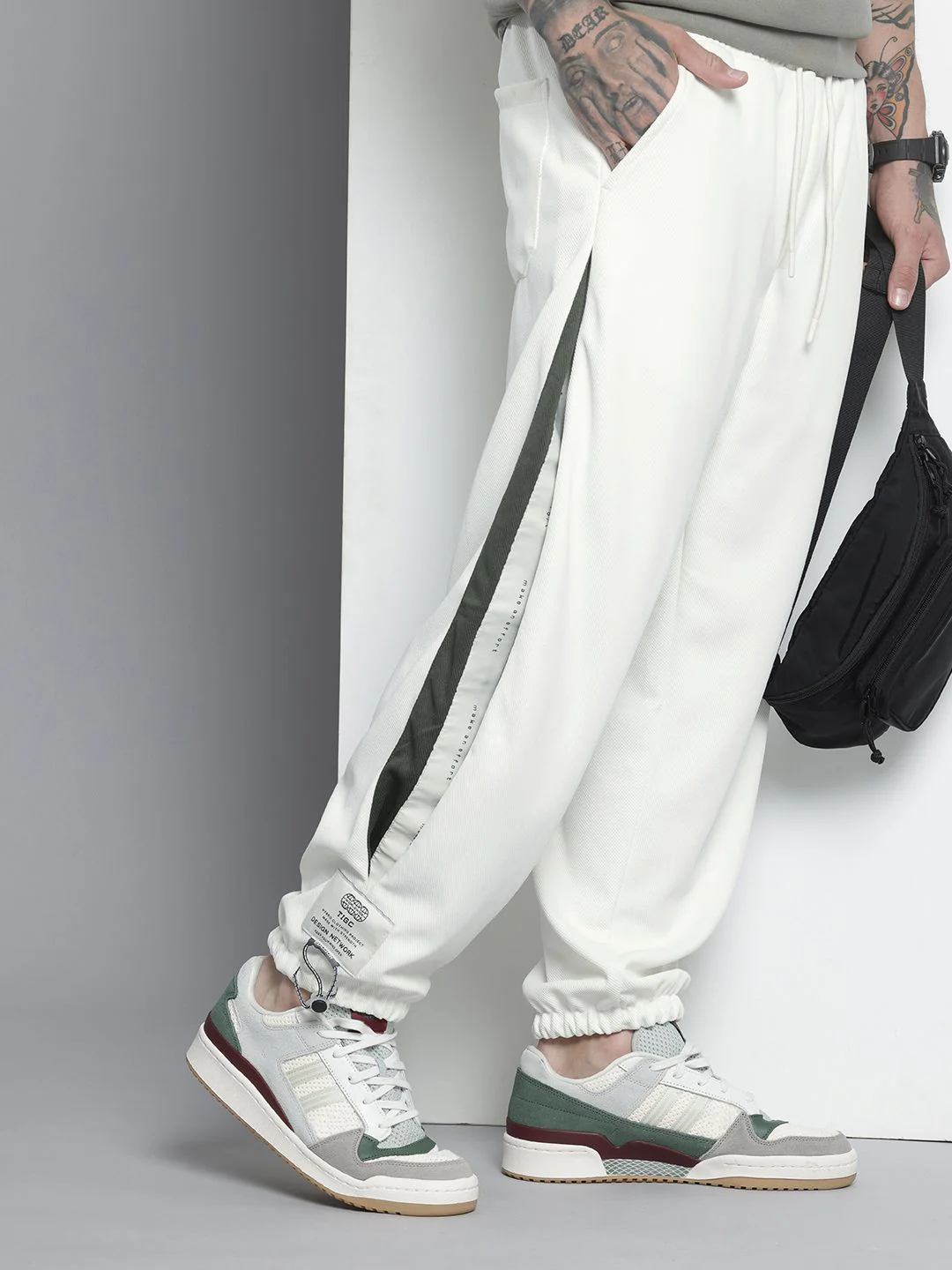 Men's White Loose Fit Textured Street Wear Jogger - Image 2