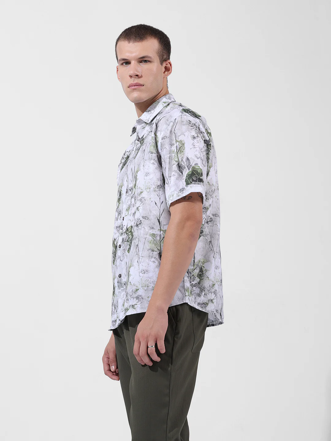 Men's White Relaxed Fit Solid Resort Wear Shirt - Image 2