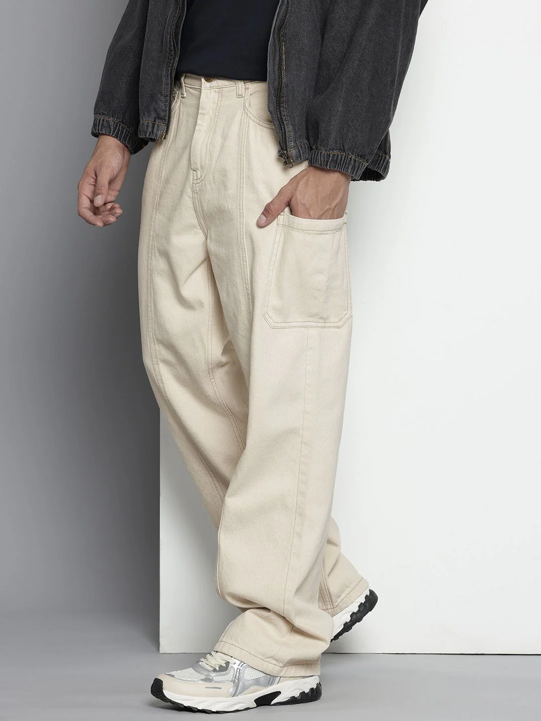 Men's Off White Wide Leg Fit Solid Utility Jeans - Image 2