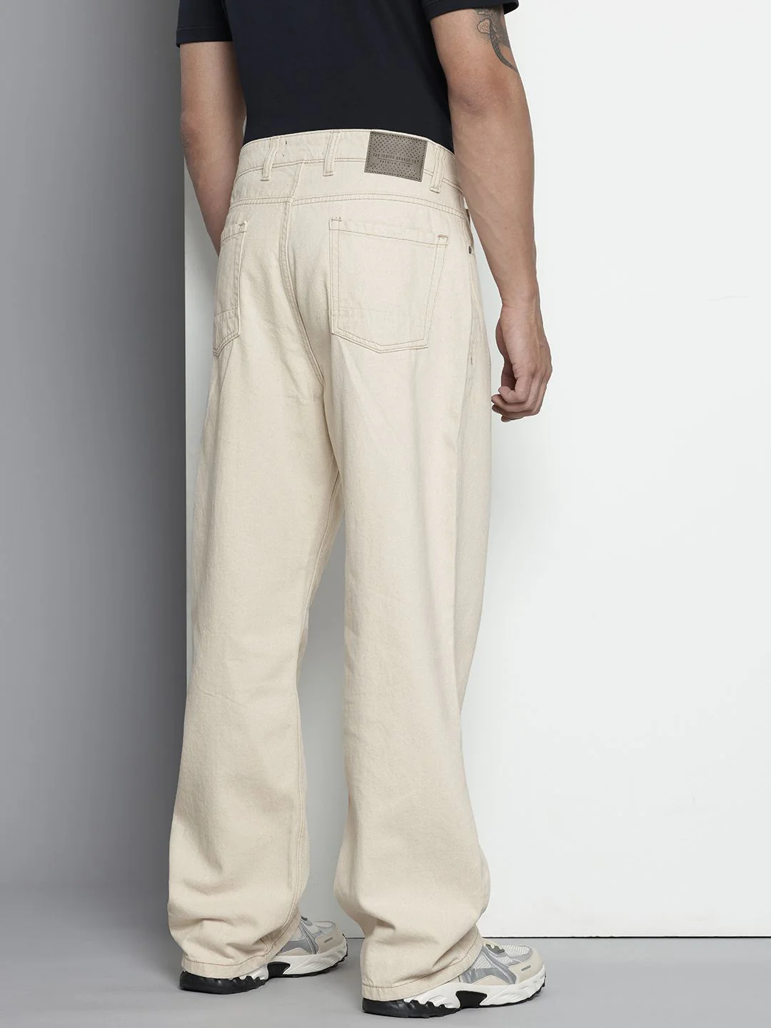 Men's Off White Wide Leg Fit Solid Utility Jeans - Image 3