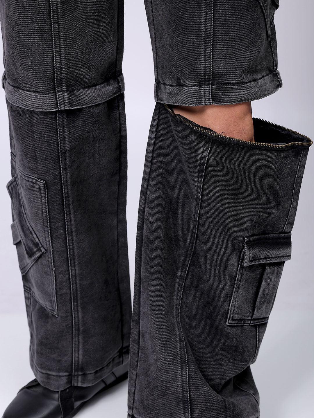 Men's Charcoal Black Wide Leg Fit Solid Utility Jeans - Image 10
