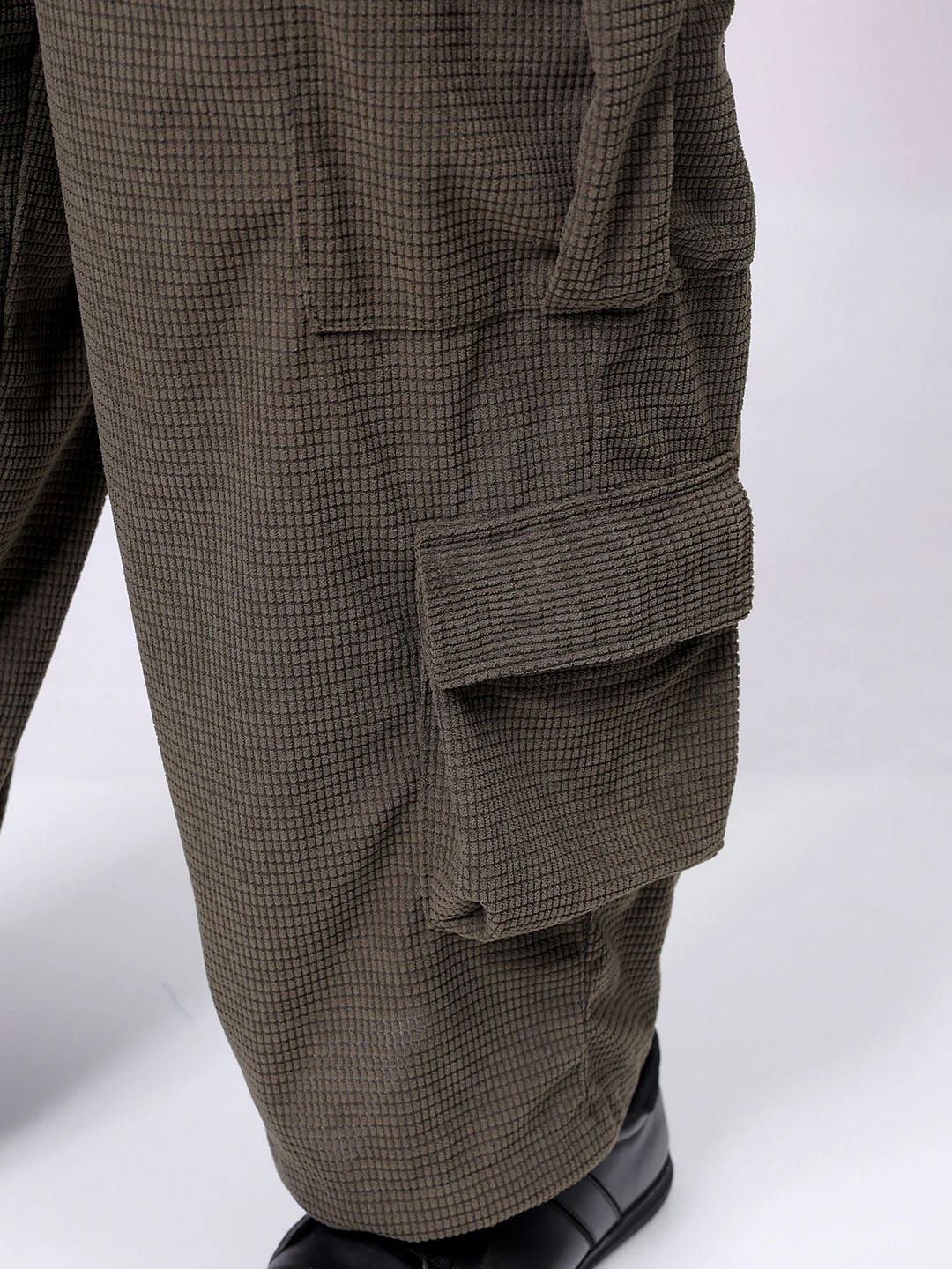 Men's Dark Olive Wide Leg Fit Textured Utility Cargo - Image 9